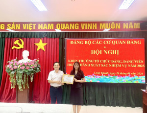 ĐẢNG BỘ CÁC CƠ QUAN ĐẢNG TỔ CHỨC HỘI NGHỊ KHEN THƯỞNG TỔ...