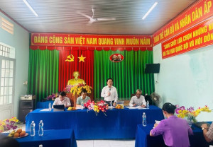 Thường trực Đảng ủy phường Long Thành làm việc với Chi bộ khu phố 8