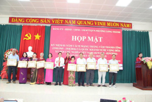 Tổ chức họp mặt kỷ niệm 81 năm Cách mạng Tháng Tám thành...