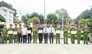 Khen thưởng Công an phường có thành tích xuất sắc trong đấu...