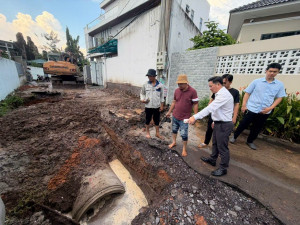 Bí thư Đảng ủy - Chủ tịch HĐND phường Long Thành đã trực...