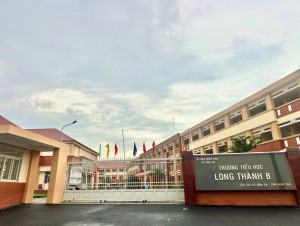 CHUYỂN HỌC SINH TRƯỜNG TIỂU HỌC LONG THÀNH B (ĐIỂM TRƯỜNG KHU PHỐ KIM SƠN) VỀ ĐIỂM CHÍNH - TẠO MÔI TRƯỜNG HỌC TẬP AN TOÀN, KHANG TRANG, THUẬN LỢI HƠN CHO HỌC SINH