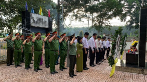 VIẾNG NHÀ BIA NHÂN KỶ NIÊM NGÀY TBLS 27/7