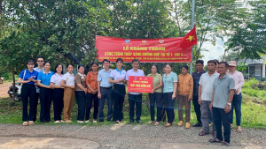 XÃ MINH ĐỨC: KHÁNH THÀNH CÔNG TRÌNH “THẮP SÁNG ĐƯỜNG QUÊ” TẠI TỔ 1, SÓC 5