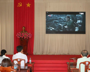 XÃ MINH ĐỨC TỔ CHỨC CHIẾU PHIM ĐIỆN ẢNH “MƯA ĐỎ”