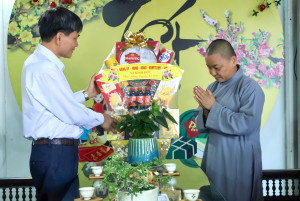THĂM, TẶNG QUÀ VÀ CHÚC MỪNG CÁC CƠ SỞ TÔN GIÁO NHÂN DỊP LỄ VU LAN NĂM 2026.