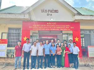 ĐOÀN CÔNG TÁC KIỂM TRA CÔNG TÁC CHUẨN BỊ BẦU CỬ ĐẠI BIỂU QUỐC HỘI KHÓA XVI TẠI XÃ MINH ĐỨC.