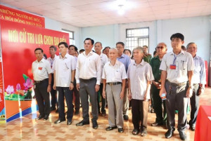 ĐỒNG CHÍ DIỆP TRƯỜNG VŨ – PHÓ GIÁM ĐỐC SỞ NÔNG NGHIỆP VÀ MÔI TRƯỜNG TỈNH ĐỒNG NAI DỰ KHAI MẠC BẦU CỬ TẠI XÃ MINH ĐỨC