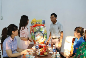 LÃNH ĐẠO XÃ MINH ĐỨC THĂM, CHÚC MỪNG LỄ PHỤC SINH