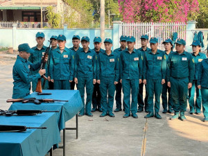 BAN CHQS XÃ MINH ĐỨC, TỈNH ĐỒNG NAI TỔ CHỨC HUẤN LUYỆN KHÁM SÚNG, THÁO LẮP SÚNG, BẢO QUẢN, LAU CHÙI VŨ KHÍ TRANG BỊ CHO LỰC LƯỢNG DÂN QUÂN THƯỜNG TRỰC XÃ 🌹🌹🌹🌹