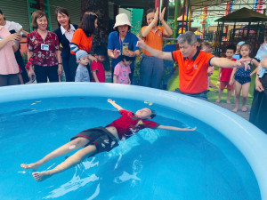 MÙA HÈ ĐẾN, CẢNH GIÁC NGUY CƠ ĐUỐI NƯỚC Ở TRẺ EM