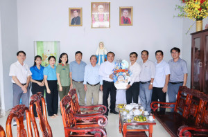 ĐẢNG ỦY, HĐND, UBND, UBMTTQ VIỆT NAM XÃ MINH ĐỨC THĂM, CHÚC MỪNG CÁC CƠ SỞ TÔN GIÁO TRÊN ĐỊA BÀN XÃ NHÂN DỊP  LỄ GIÁNG SINH NĂM 2025.