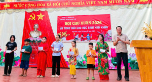 TRƯỜNG TIỂU HỌC VÀ THCS AN PHÚ TỔ CHỨC HỘI CHỢ XUÂN 2026 VÀ TRAO QUÀ CHO HỌC SINH CÓ HOÀN CẢNH KHÓ KHĂN