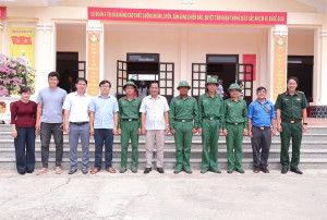 XÃ MINH ĐỨC THĂM, ĐỘNG VIÊN CHIẾN SĨ MỚI ĐANG HUẤN LUYỆN TẠI TRUNG ĐOÀN 4, SƯ ĐOÀN 5, QUÂN KHU 7