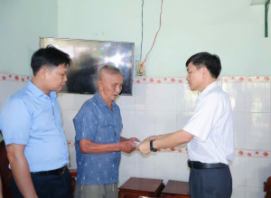 XÃ MINH ĐỨC GỬI TRỌN NGHĨA TÌNH TRI ÂN ĐẾN NGƯỜI CÓ CÔNG NHÂN DỊP KỶ NIỆM 51 NĂM NGÀY GIẢI PHÓNG MIỀN NAM, THỐNG NHẤT ĐẤT NƯỚC