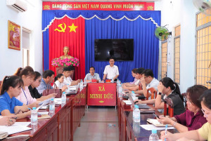 ĐOÀN GIÁM SÁT CHUYÊN ĐỀ GIÁM SÁT UBND XÃ MINH ĐỨC VỀ VIỆC THỰC HIỆN CHÍNH SÁCH BẢO HIỂM Y TẾ, BẢO HIỂM XÃ HỘI TRÊN ĐỊA BÀN XÃ