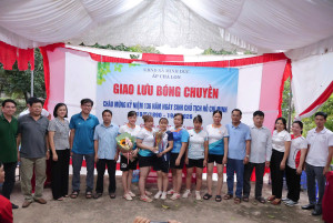 KHÍ THẾ THỂ THAO SÔI NỔI TẠI GIẢI GIAO LƯU BÓNG CHUYỀN ẤP CHÀ LON