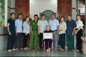 XÃ MINH ĐỨC THĂM, TẶNG QUÀ VÀ CHÚC THỌ NGƯỜI CAO TUỔI TRÒN 90 TUỔI NĂM 2026.