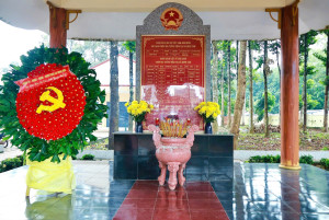 LÃNH ĐẠO XÃ MINH ĐỨC DÂNG HƯƠNG TƯỞNG NIỆM CÁC ANH HÙNG LIỆT SĨ NHÂN KỶ NIỆM 79 NĂM NGÀY THƯƠNG BINH – LIỆT SĨ