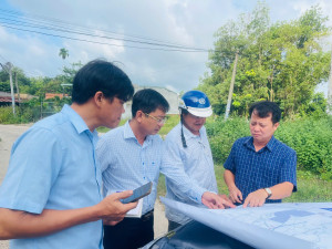 Chủ tịch UBND phường Minh Hưng khảo sát các tuyến đường trên địa bàn