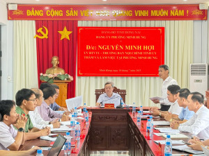 Trưởng Ban Nội chính tỉnh ủy Nguyễn Minh Hợi làm việc tại phường Minh Hưng.