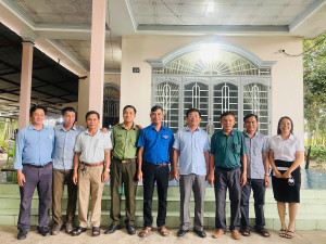 Đoàn thăm, tặng quà gia đình chú Vũ Lệnh Nam - Người hoạt động kháng chiến bị nhiễm chất độc hóa học