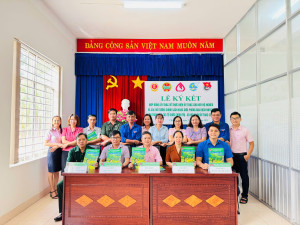 PHÒNG GIAO DỊCH NGÂN HÀNG CHÍNH SÁCH XÃ HỘI CHƠN THÀNH KÝ KẾT HỢP ĐỒNG ỦY THÁC VỚI CÁC TỔ CHỨC CHÍNH TRỊ XÃ HỘI