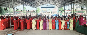 Phụ nữ phường Minh Hưng giao lưu văn nghệ, dân vũ, thể thao.