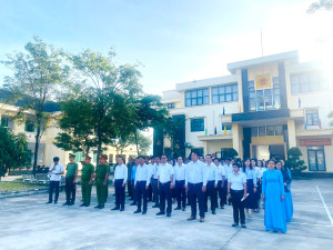 PHƯỜNG MINH HƯNG TỔ CHỨC LỄ CHÀO CỜ ĐẦU TUẦN VÀ PHÁT ĐỘNG ỦNG HỘ ĐỒNG BÀO MIỀN TRUNG, MIỀN BẮC BỊ ẢNH HƯỞNG BỞI BÃO SỐ 10