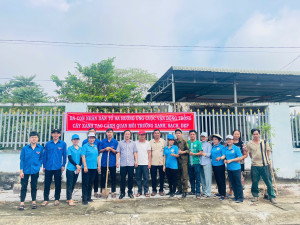 Khu phố 2, phường Minh Hưng vận động gần 40 triệu đồng trồng hơn 300 cây xanh trên tuyến đường dài hơn 3km.