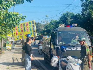 Phường Minh Hưng ra quân kiểm tra, xử lý các tụ điểm kinh doanh tự phát và tình trạng buôn bán lấn chiếm lòng lề đường.