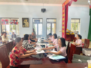 Phòng giao dịch Ngân hàng Chính sách xã hội Chơn Thành triển khai giảm lãi suất theo Quyết định 2553/QĐ-TTg.