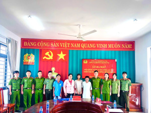 Công an phường Minh Hưng ra mắt mô hình “Con nuôi Công an xã”.