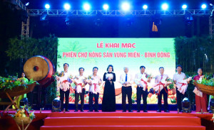 Hội Nông dân phường Minh Hưng tham gia trưng bày sản phẩm tại Phiên chợ nông sản vùng miền – Bình Đông, TP.HCM.