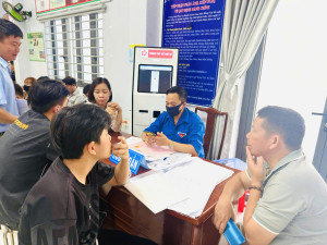 Trung tâm Phục vụ Hành chính công phường Minh Hưng nâng cao chất lượng phục vụ nhân dân.