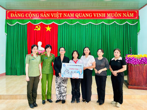 Hội LHPN phường Minh Hưng tiếp tục triển khai hiệu quả mô hình “Mẹ đỡ đầu” chăm lo trẻ em có hoàn cảnh đặc biệt khó khăn