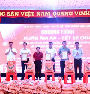 PHƯỜNG MINH HƯNG CHĂM LO TẾT CHO HỘ CẬN NGHÈO, ĐỐI TƯỢNG KHÓ...