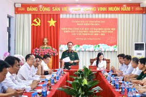Đoàn kiểm tra số 5 Ủy ban Bầu cử tỉnh kiểm tra công tác bầu cử tại Ủy ban Bầu cử phường: Minh Hưng, Chơn Thành, An Lộc, Bình Long và xã Tân Tiến.