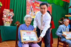 Phường Minh Hưng: Tổ chức thăm, tặng quà, chúc thọ, mừng thọ người cao tuổi trên địa bàn phường năm 2026.