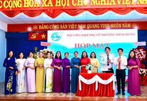 Hội LHPN phường Minh Hưng tổ chức họp mặt kỷ niệm 116 năm Ngày Quốc tế Phụ nữ 8/3; 1986 năm Khởi nghĩa Hai Bà Trưng và 105 năm ngày sinh Anh hùng liệt sĩ Hoàng Ngân.