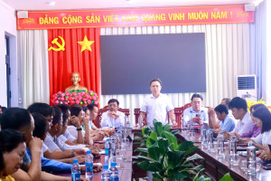Ủy ban bầu cử phường Minh Hưng họp nghe báo cáo tiến độ chuẩn bị bầu cử.