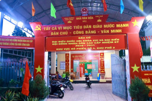 Phường Minh Hưng rực rỡ cờ hoa tại các khu vực bỏ phiếu hướng tới ngày bầu cử đại biểu Quốc hội khóa XVI và đại biểu HĐND các cấp, nhiệm kỳ 2026 - 2031