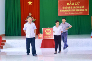 Ủy ban bầu cử phường Minh Hưng kiểm tra công tác chuẩn bị bầu cử tại các Tổ bầu cử trên địa bàn.