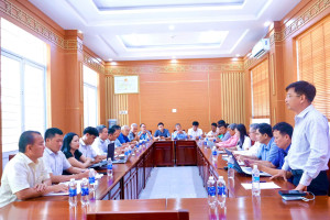 UBND phường Minh Hưng họp tháo gỡ khó khăn trong cung cấp điện, nước, viễn thông trên địa bàn phường.