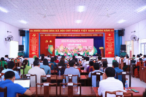 Phường Minh Hưng họp mặt, tuyên dương điển hình học tập và làm theo Bác; trao Huy hiệu Đảng đợt 19/5/2026.