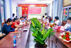 PHƯỜNG MINH HƯNG TRAO CÁC QUYẾT ĐỊNH VỀ CÔNG TÁC CÁN BỘ.
