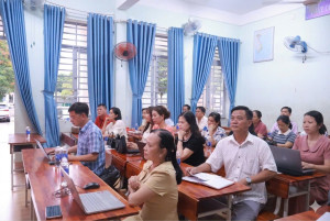 PHÓ BÍ THƯ ĐẢNG ỦY, CHỦ TỊCH UBND PHƯỜNG LÊ KHẮC ĐỒNG DỰ SINH HOẠT CHI BỘ TRƯỜNG TIỂU HỌC MINH HƯNG A.