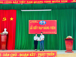 TRƯỜNG THCS & THPT MINH HƯNG TỔ CHỨC LỄ KẾT NẠP ĐẢNG VIÊN MỚI LÀ HỌC SINH.