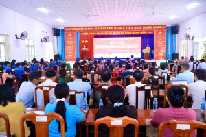 PHƯỜNG MINH HƯNG TỔ CHỨC HỘI NGHỊ TẬP HUẤN KỸ NĂNG SỐ, THÚC ĐẨY SỬ DỤNG DỊCH VỤ CÔNG TRỰC TUYẾN VÀ THANH TOÁN KHÔNG DÙNG TIỀN MẶT.