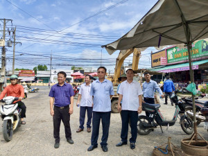 PHƯỜNG MINH HƯNG KHẢO SÁT, THỐNG NHẤT PHƯƠNG ÁN DI DỜI HẠ TẦNG KỸ THUẬT PHỤC VỤ NÂNG CẤP, SỬA CHỮA CHỢ MINH HƯNG.